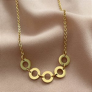 COLAR FITA FINA CÍRCULO ZIRCÔNIAS DOURADO AÇO 316L⭐️