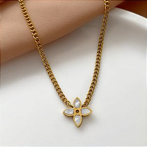 COLAR TREVO MADREPÉROLA DOURADO AÇO 316L⭐️